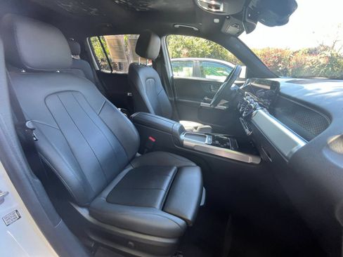 Used 2025 Mercedes-Benz GLB 250 image 37