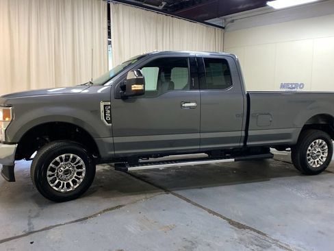 Used 2022 Ford F350 XLT w/ XLT Premium Package AWD/4WD image 6