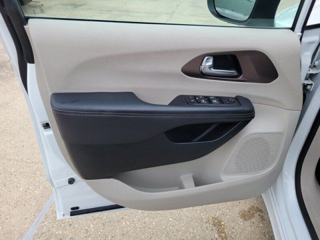 Used 2023 Chrysler Voyager LX FWD image 26