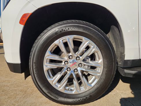 Certified 2023 GMC Yukon SLT image 11