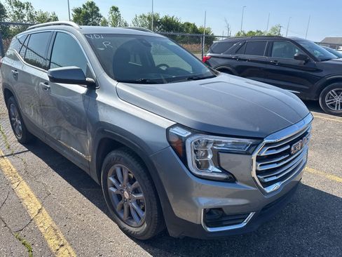 Used 2023 GMC Terrain SLT w/ Infotainment Package II AWD/4WD image 29