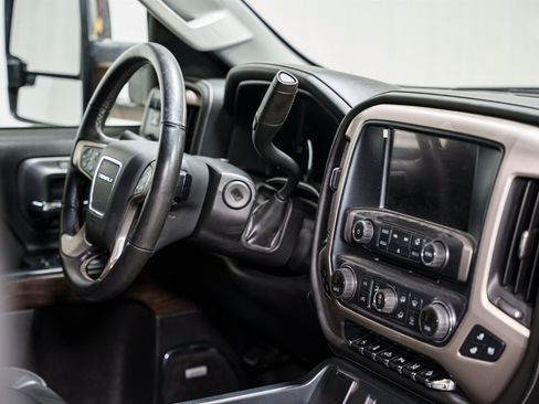 Used 2017 GMC Sierra 2500 Denali AWD/4WD image 27
