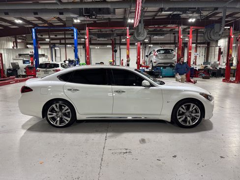 Used 2018 INFINITI Q70 L 3.7 image 4