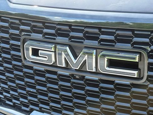 Used 2024 GMC Yukon XL Denali Ultimate AWD/4WD image 8
