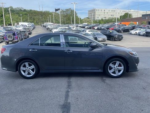 Used 2012 Toyota Camry SE FWD image 7