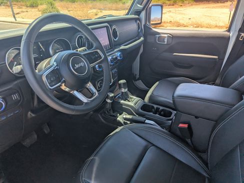 Used 2023 Jeep Wrangler Unlimited Sahara AWD/4WD image 20