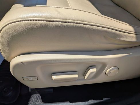 Used 2019 Toyota Highlander XLE AWD/4WD image 26