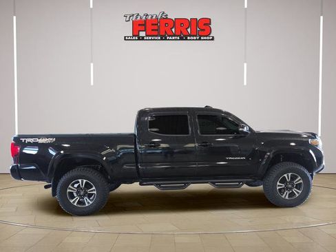 Used 2018 Toyota Tacoma TRD Sport w/ TRD Premium Sport Package AWD/4WD image 4