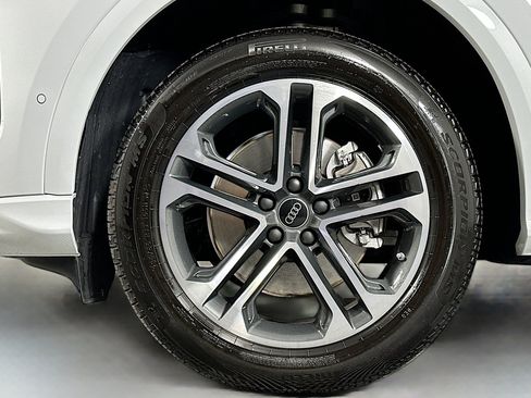 Used 2025 Audi Q5 Premium w/ Convenience Package AWD/4WD image 11