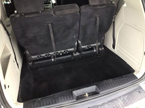 Used 2017 Dodge Grand Caravan SE image 13