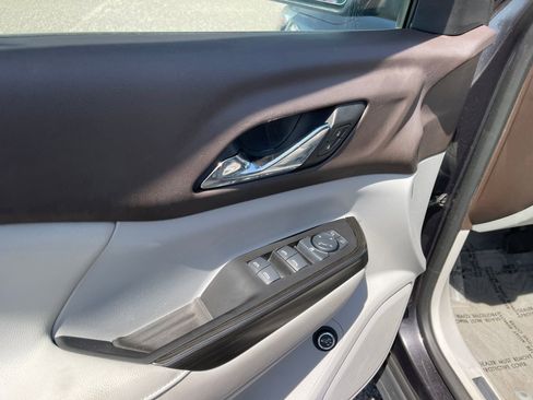 Used 2017 GMC Acadia SLT image 12