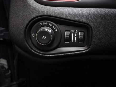 Used 2017 Jeep Renegade Trailhawk image 20