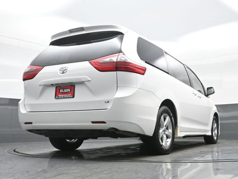 Used 2020 Toyota Sienna LE image 31