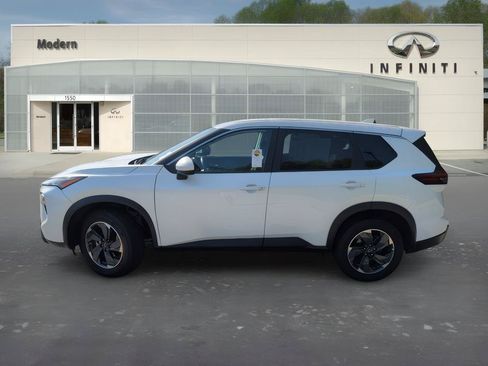 Used 2024 Nissan Rogue SV FWD image 6