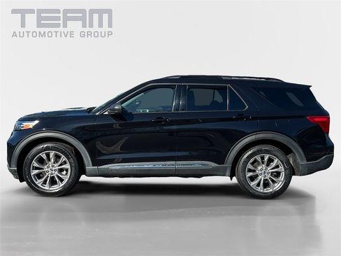 Used 2022 Ford Explorer XLT w/ Equipment Group 202A image 4