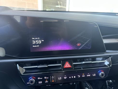 Used 2023 Kia Niro EX Touring image 21