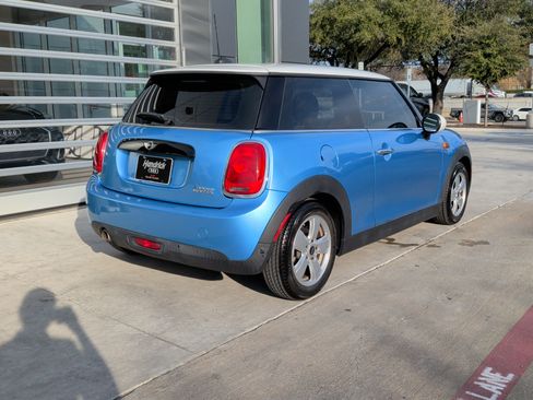Used 2018 MINI Cooper 2-Door Hardtop image 10