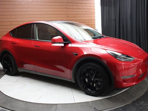 Used 2022 Tesla Model Y Long Range image 43