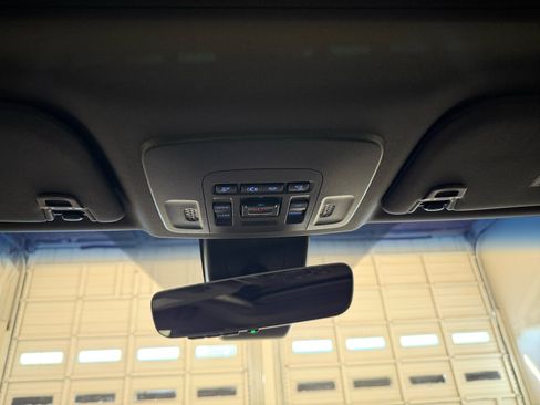 Used 2019 Toyota Avalon XSE image 21