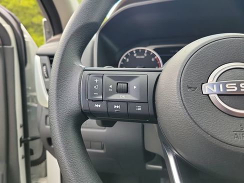 Used 2023 Nissan Rogue S AWD/4WD image 16