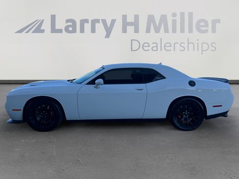 Used 2015 Dodge Challenger SRT Hellcat image 2