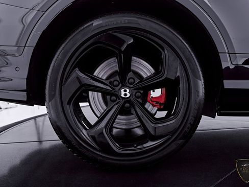 Used 2024 Bentley Bentayga AWD/4WD image 28