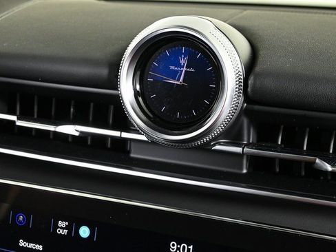 New 2025 Maserati Grecale Modena image 17