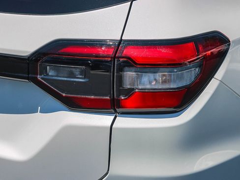 Used 2025 Honda Pilot EX-L image 10