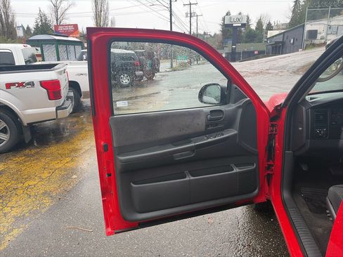 Used 2004 Dodge Dakota Sport w/ Deluxe Convenience Group image 17