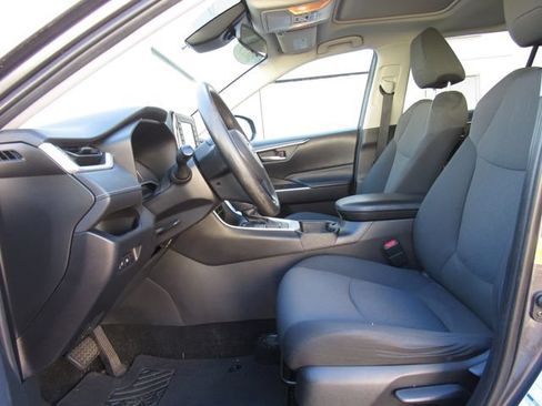 Used 2019 Toyota RAV4 XLE w/ Carpet Mat Package AWD/4WD image 10