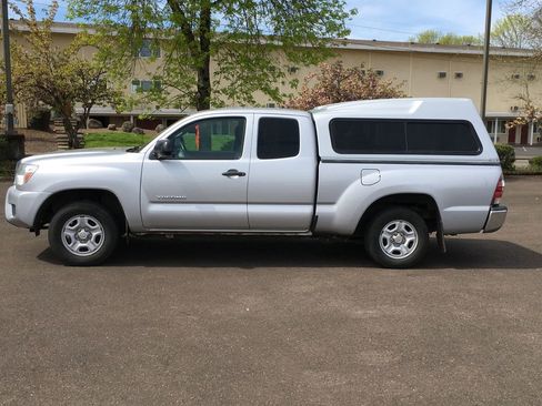 Used 2012 Toyota Tacoma 2WD Access Cab w/ SR5 Pkg image 3