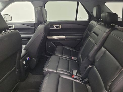 Used 2021 Ford Explorer XLT w/ Equipment Group 202A AWD/4WD image 18