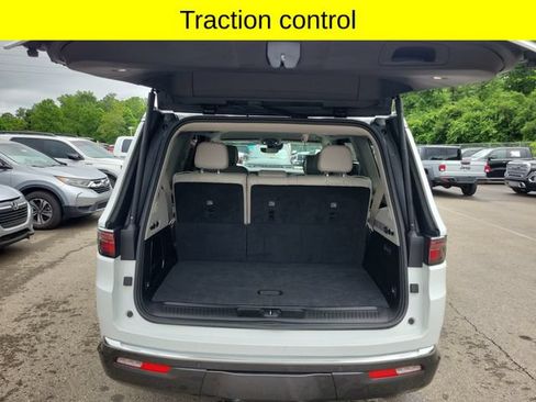 Certified 2022 Jeep Wagoneer Series III w/ Flexible Seating Group AWD/4WD image 28