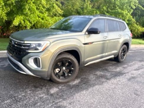 Used 2024 Volkswagen Atlas Peak Edition SEL AWD/4WD image 1