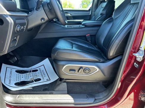 Used 2024 Jeep Wagoneer L Series II w/ Flexible Seating Group AWD/4WD image 14