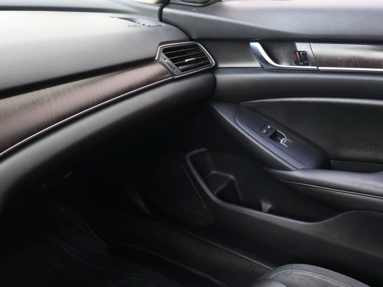 Used 2019 Honda Accord EX image 13