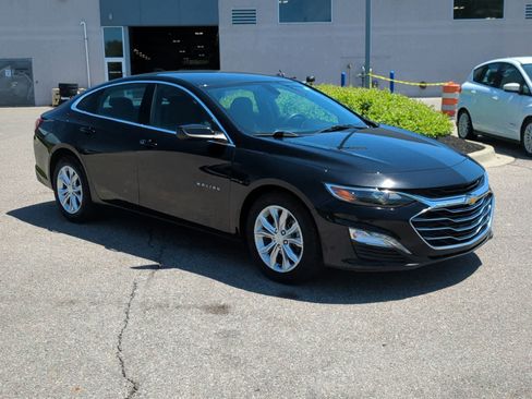 Used 2020 Chevrolet Malibu LT FWD image 2