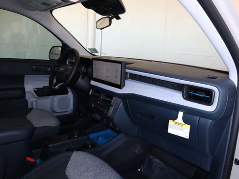 New 2025 Ford Maverick XLT w/ XLT Luxury Package image 39