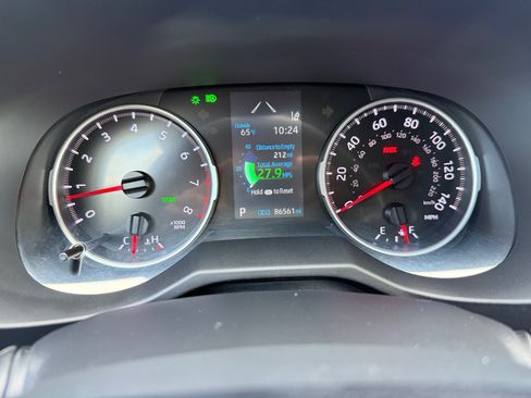 Used 2022 Toyota RAV4 XLE w/ Convenience Package image 11