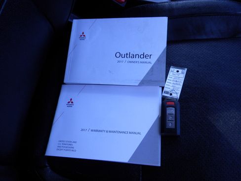 Used 2017 Mitsubishi Outlander SEL image 33