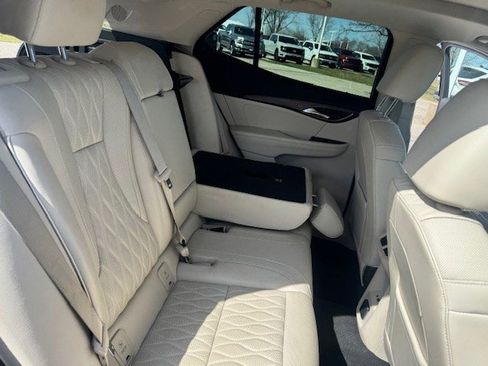 Used 2023 Buick Envision Avenir image 35