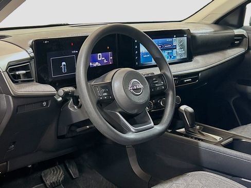 Used 2025 Nissan Kicks SV FWD image 7