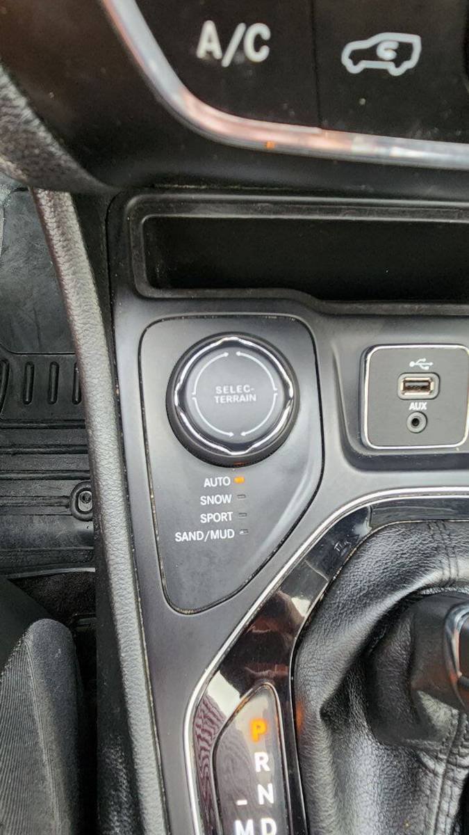 Used 2019 Jeep Cherokee Limited AWD/4WD image 14