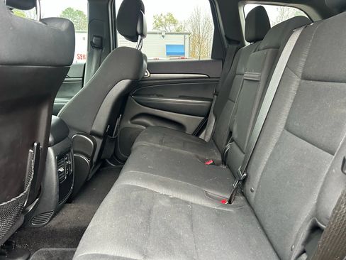 Used 2015 Jeep Grand Cherokee Laredo w/ Quick Order Package 23E image 9