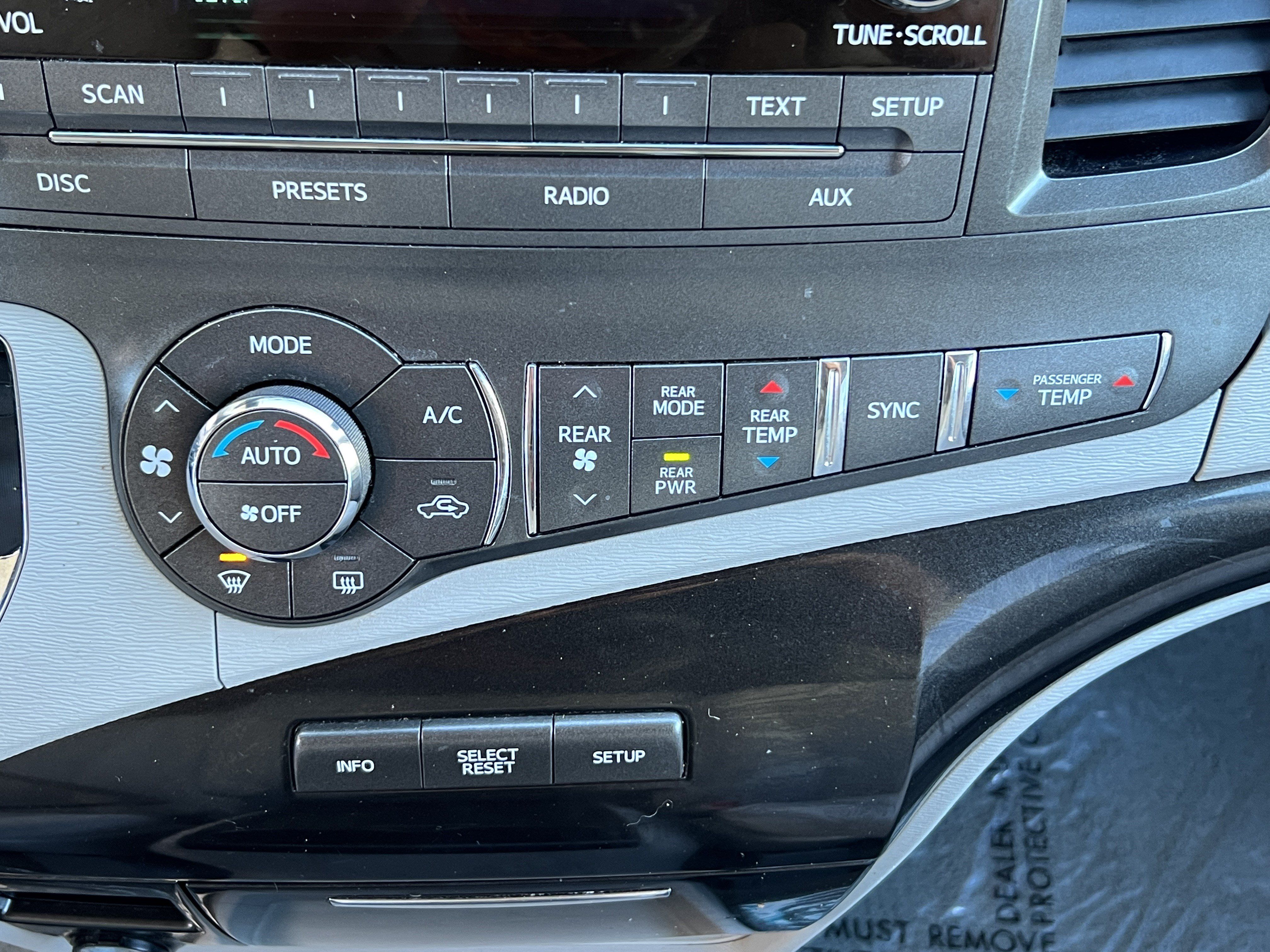 Used 2014 Toyota Sienna LE FWD image 25