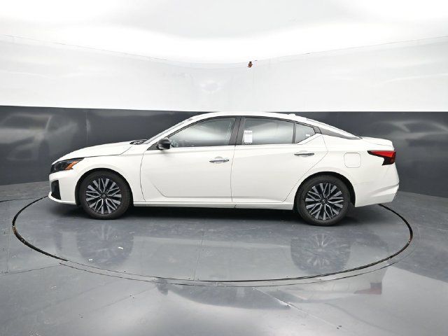 Used 2025 Nissan Altima 2.5 SV FWD image 4