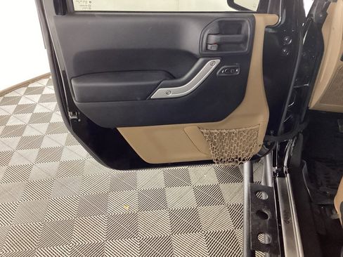 Used 2015 Jeep Wrangler Unlimited Rubicon w/ Dual Top Group image 15