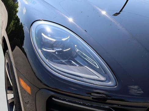 Certified 2025 Porsche Macan AWD/4WD image 14