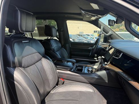 Used 2023 Jeep Grand Wagoneer Series II w/ Flexible Seating Group AWD/4WD image 40