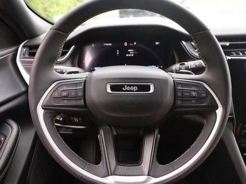 Used 2023 Jeep Grand Cherokee Altitude AWD/4WD image 11